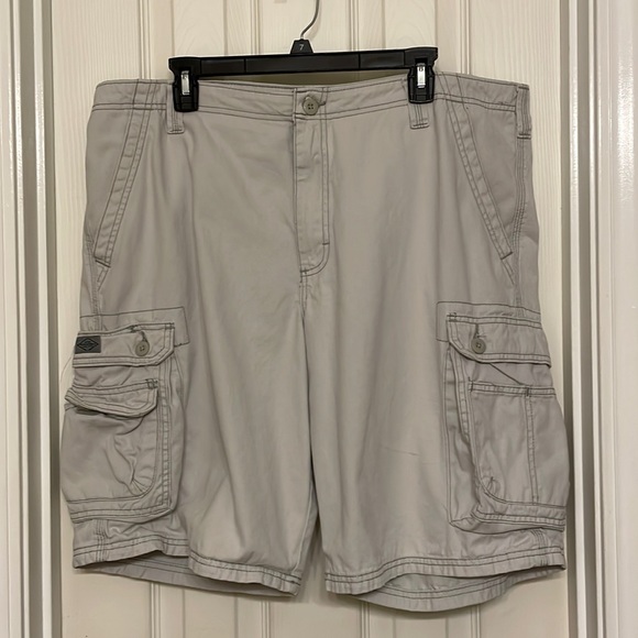 EUC Lee cargo shorts. Only worn once. - Picture 1 of 2